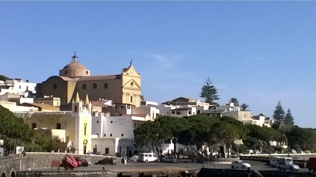 Aeolian islands guided tour Salina